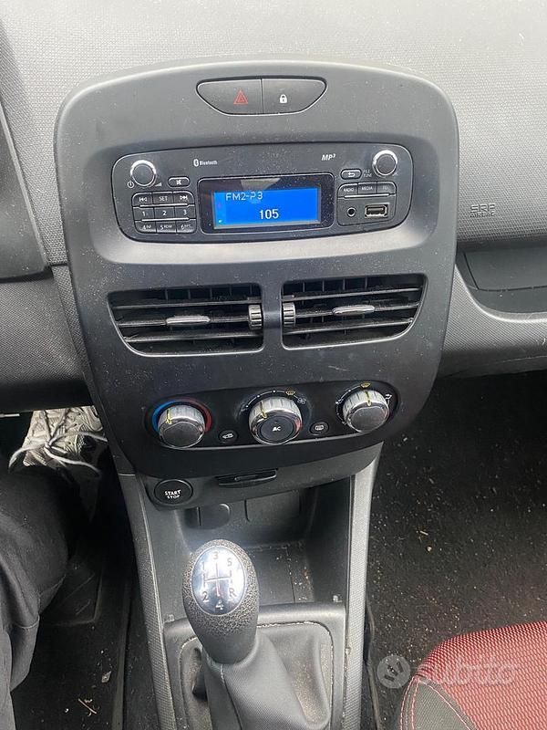 Usata Renault Clio IV 73 CV (53 kW) 2012 Nero Berlina