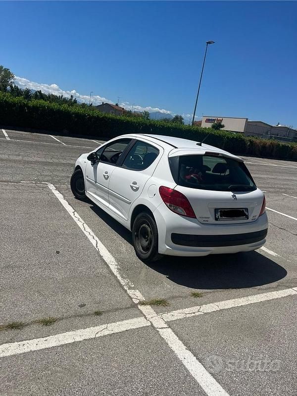 Usata Peugeot 207 90 CV (66 kW) 2010 Bianco Utilitaria