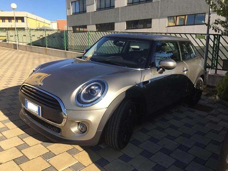 Usata Mini ONE 102 CV (75 kW) 2019 Grigio Utilitaria