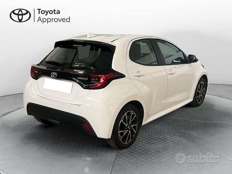 Usata Toyota Yaris Hybrid Trend 116 CV (85 kW) 2021 Bianco Berlina