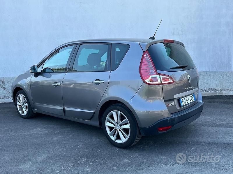 Usata Renault Scénic III Luxe 131 CV (96 kW) 2011 Grigio Monovolume