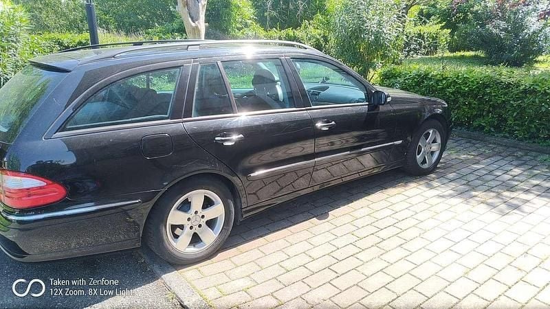 Nero Usata 2003 Mercedes E270 Avantgarde Station wagon | 4500 € (Buon prezzo) - Immagine 1/4