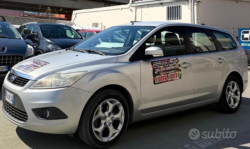 Begagnad Ford Focus 109 HK (80 kW) 2010 Grå Kombi