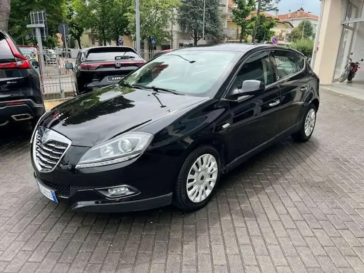 Usata Lancia Delta 120 CV (88 kW) 2010 Nero Utilitaria
