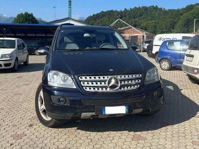 Usata Mercedes ML320 224 CV (164 kW) 2007 Blu/azzurro SUV