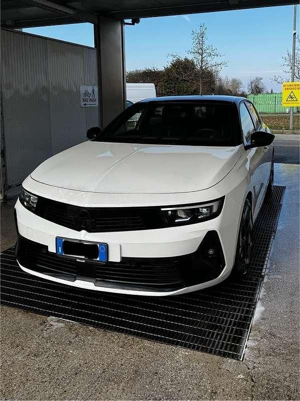 Usata 2023 Opel Astra GSe Tre volumi | 28.500 € (Buon prezzo) - Immagine 1/3
