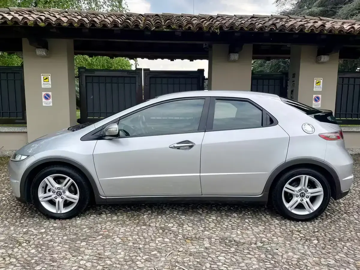 Usata Honda Civic Elegance 99 CV (72 kW) 2009 Grigio Berlina