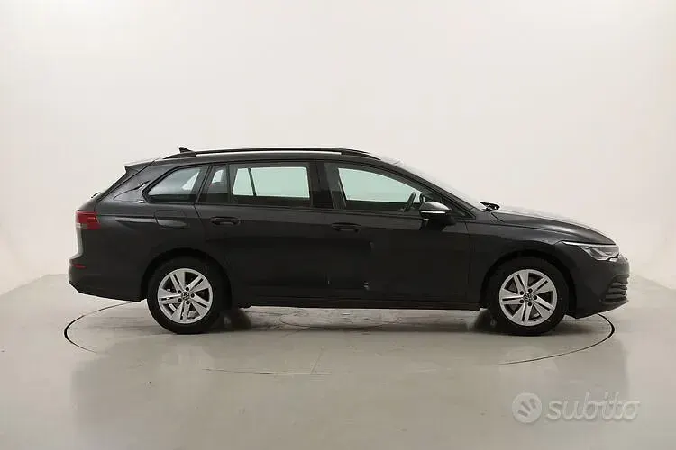 Usata VW Golf VIII Life 116 CV (85 kW) 2023 Grigio Station wagon