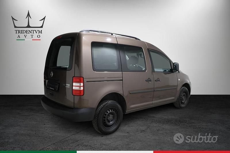 Usata VW Caddy Highline 110 CV (80 kW) 2012 Marrone Monovolume