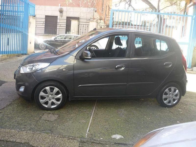 Usata Hyundai i10 Comfort 69 CV (50 kW) 2011 Grigio Utilitaria