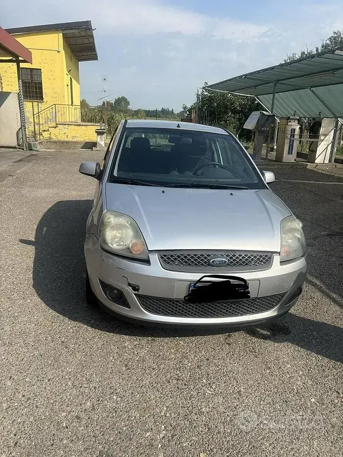 Usata Ford Fiesta 68 CV (50 kW) 2008 Grigio Utilitaria
