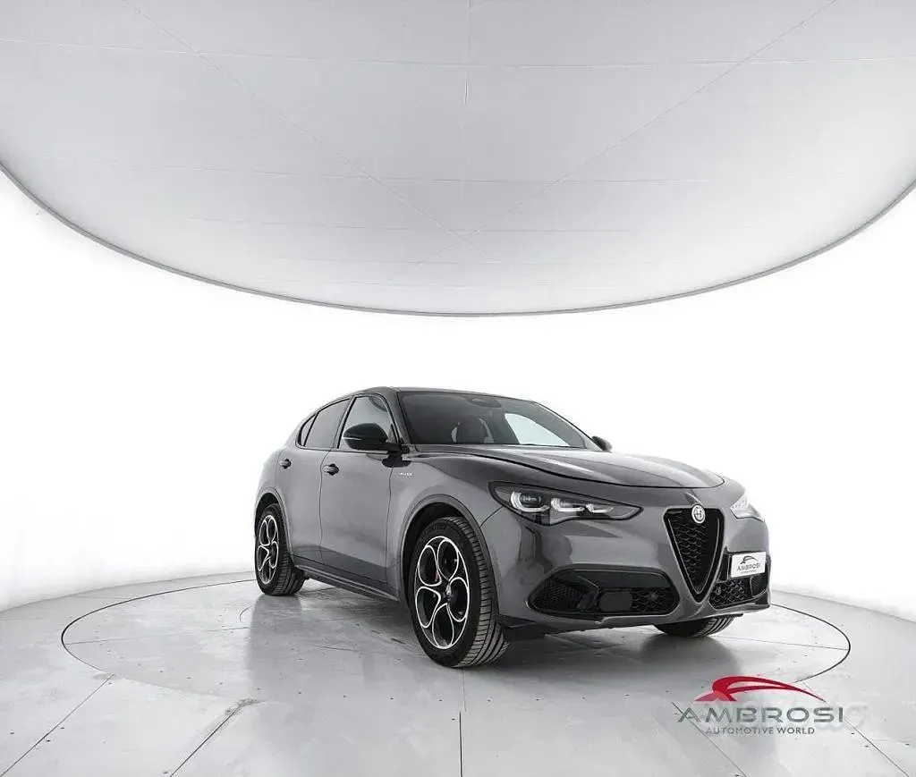 Käytetty Alfa Romeo Stelvio Veloce 210 HP (154 kW) 2025 Harmaa Katumaasturi