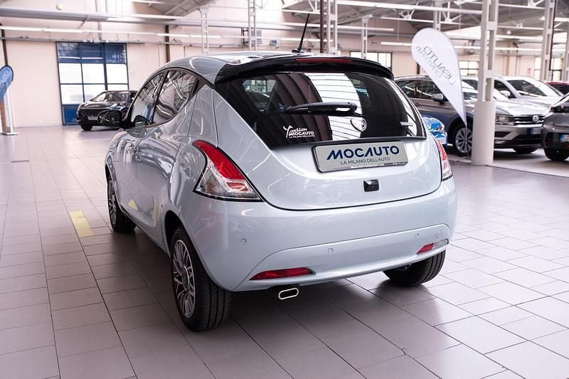 Usata Lancia Ypsilon Silver 70 CV (51 kW) 2023 Rosso Utilitaria