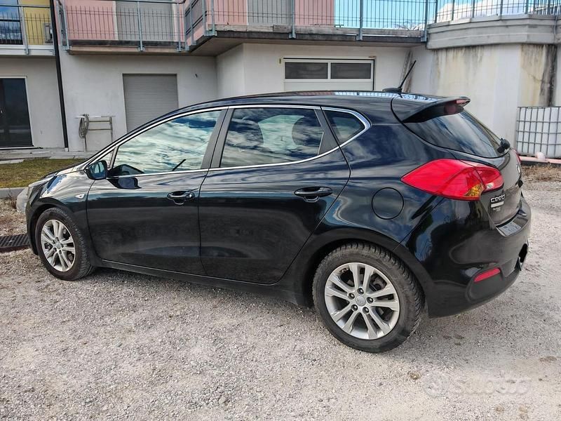 Usata Kia Ceed 128 CV (94 kW) 2015 Nero Utilitaria