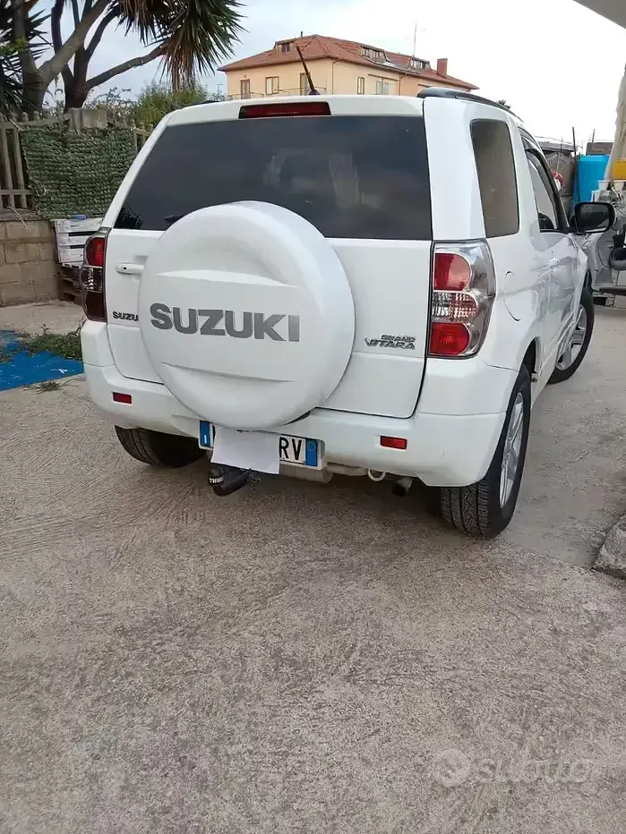 Usata Suzuki Vitara 109 CV (80 kW) 2011 Bianco SUV
