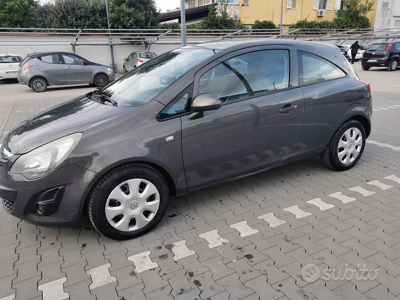 Usata Opel Corsa 85 CV (62 kW) 2013 Grigio Berlina