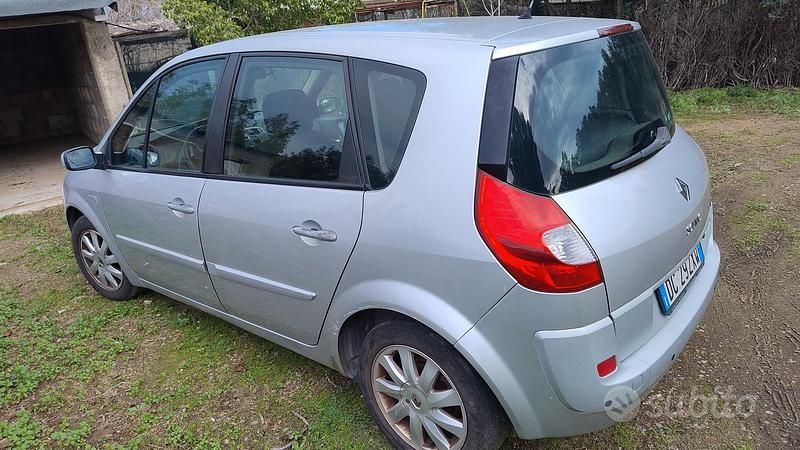 Grigio Usata 2007 Renault Scénic II Monovolume | 2000 € (Buon prezzo) - Immagine 1/4