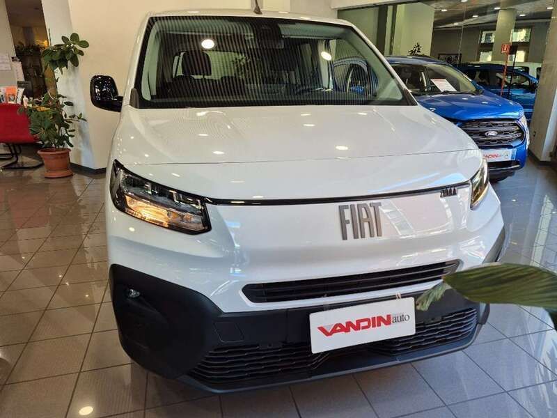 Usata Fiat Doblò 101 CV (74 kW) 2024 Bianco gelato Monovolume