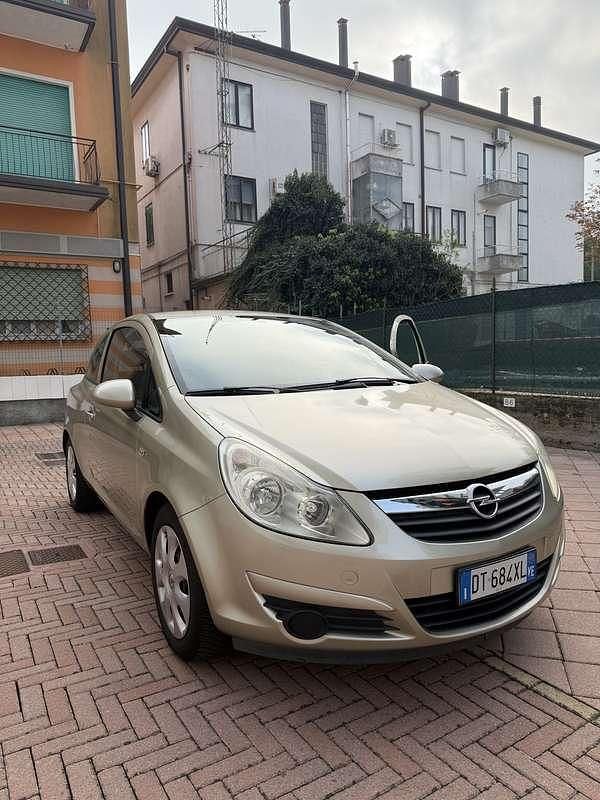 Usata Opel Corsa Enjoy 80 CV (58 kW) 2009 Berlina