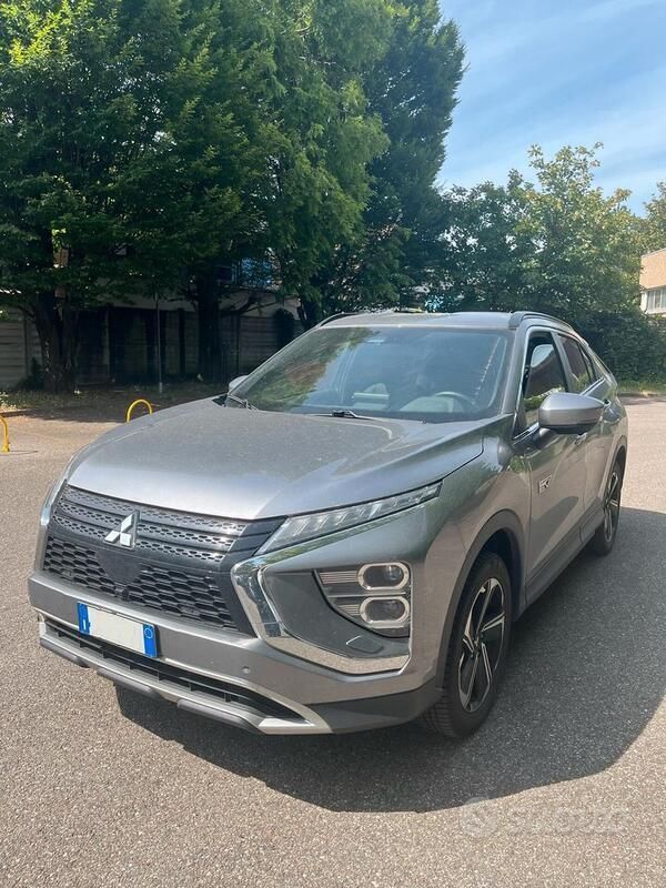 Grigio Usata 2023 Mitsubishi Eclipse Cross Instyle SUV | 26.000 € (Buon prezzo) - Immagine 1/4