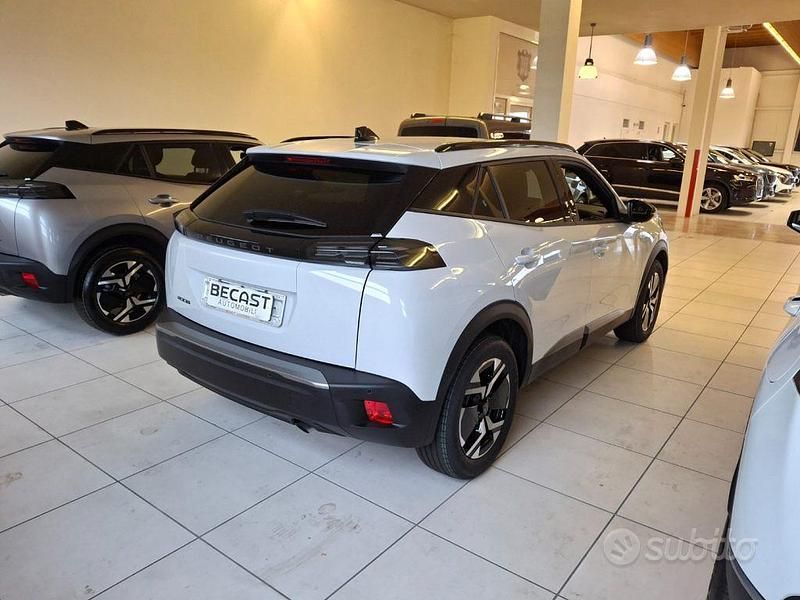 Usata Peugeot 2008 Allure 101 CV (74 kW) 2024 Bianco SUV