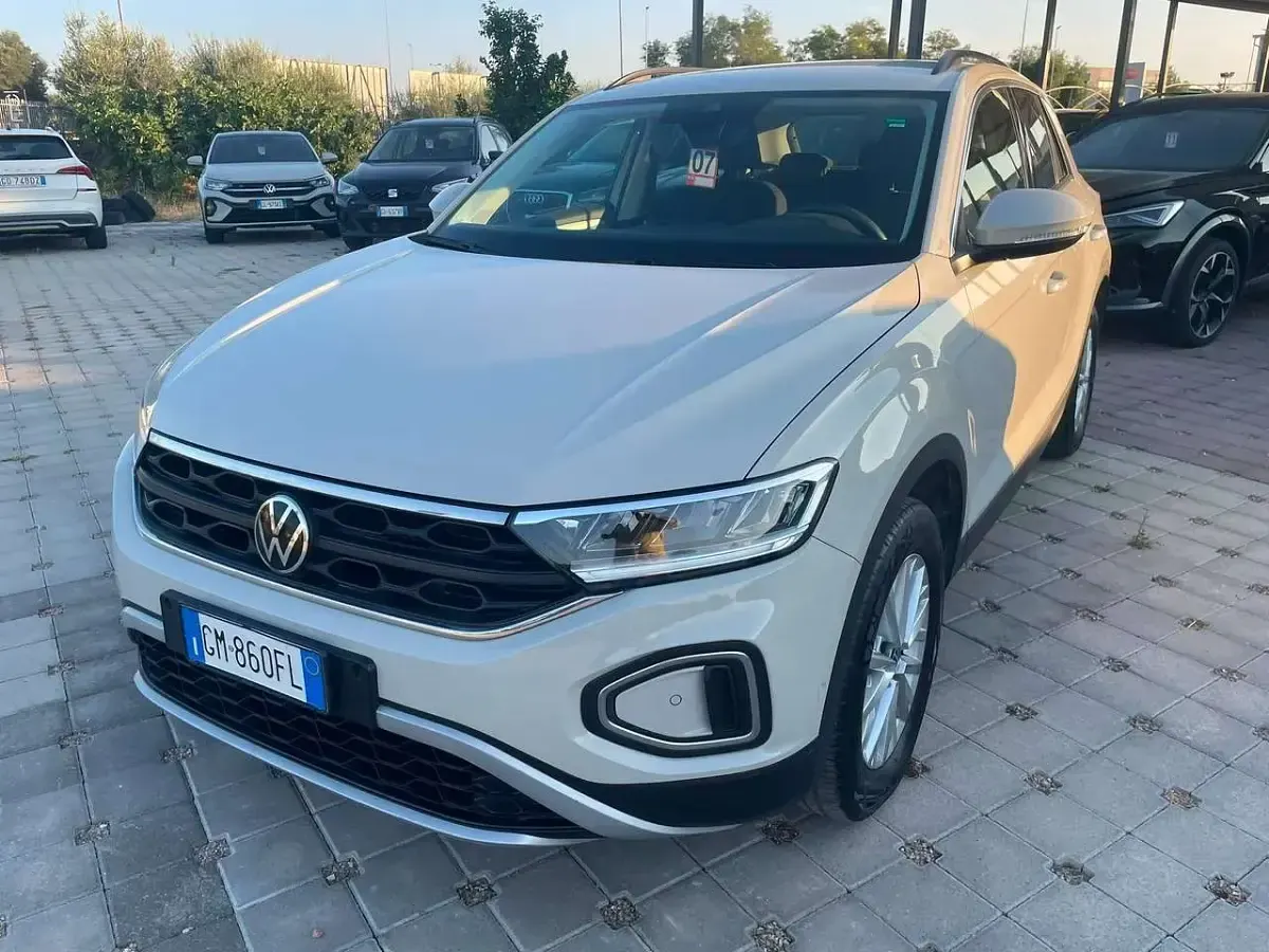 Usata VW T-Roc Life 110 CV (80 kW) 2023 Bianco SUV