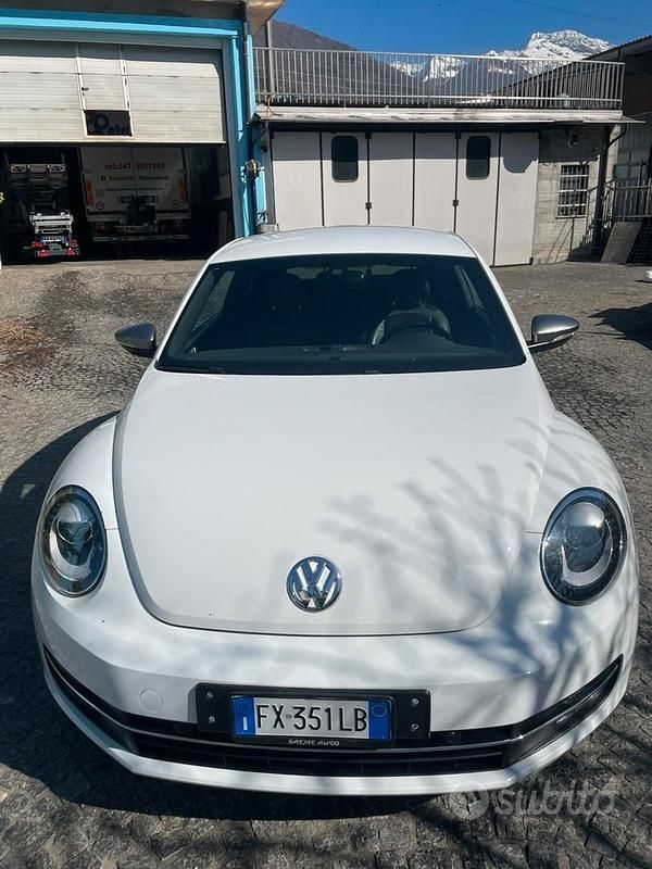 Usata VW Beetle 140 CV (102 kW) 2014 Bianco Utilitaria