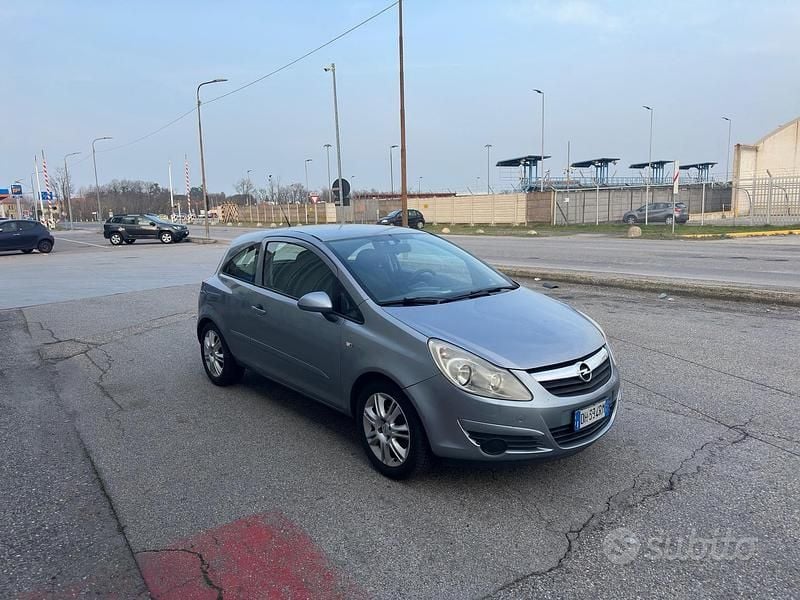 Usata Opel Corsa Sport 80 CV (58 kW) 2007 Utilitaria