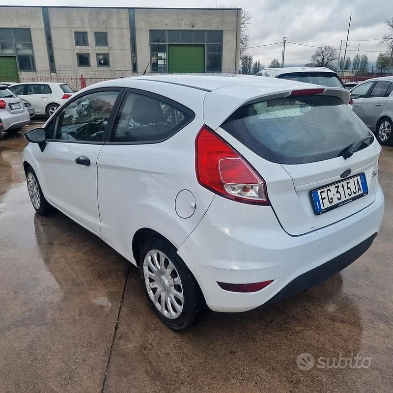 Usata Ford Fiesta 75 CV (55 kW) 2016 Bianco Furgone
