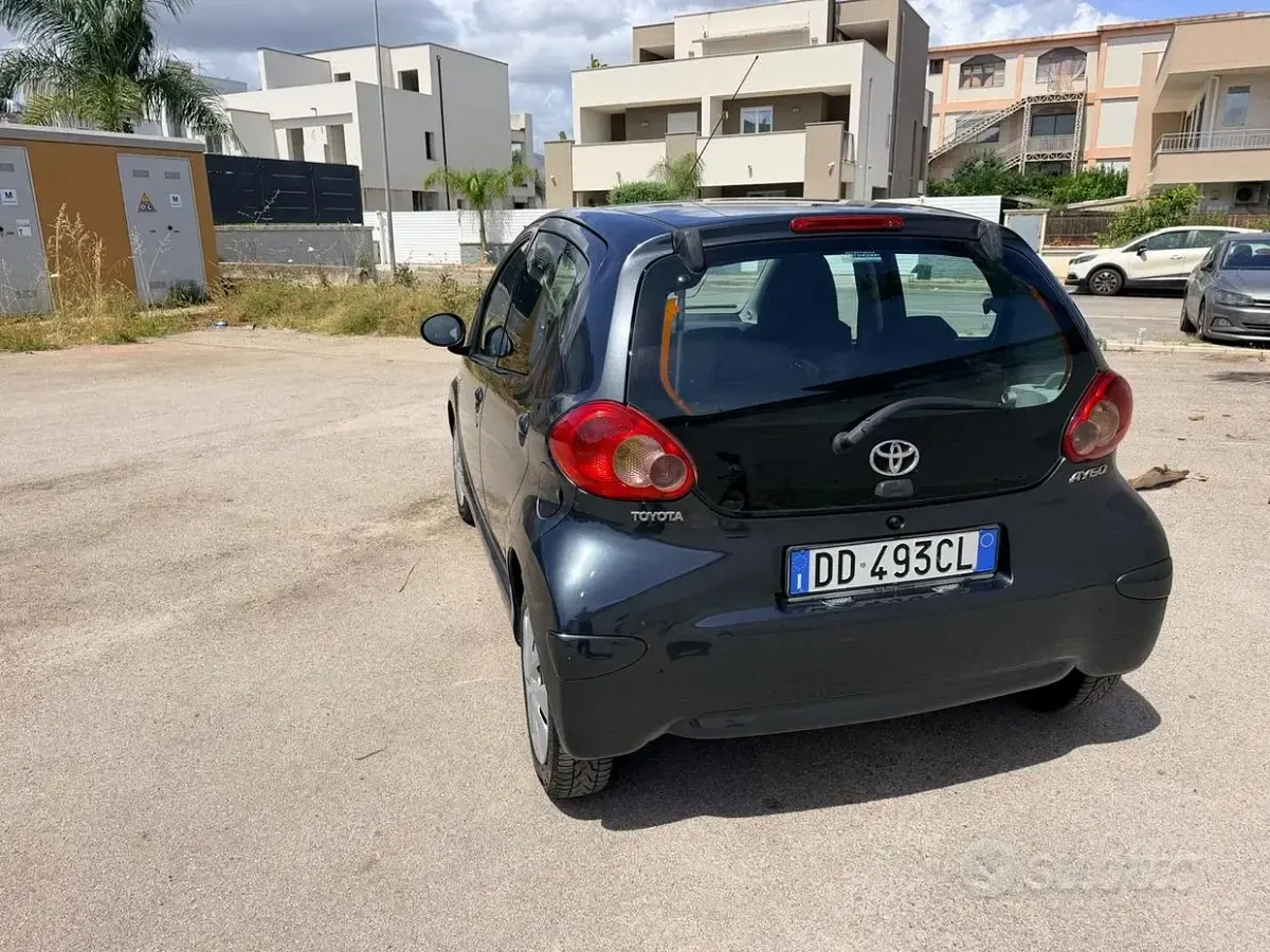 Usata Toyota Aygo Sol 54 CV (39 kW) 2006 Grigio Utilitaria