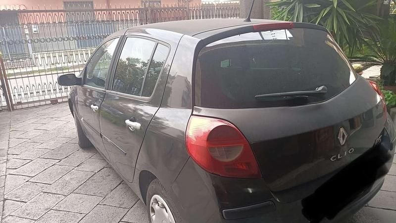 Usata Renault Clio II 86 CV (63 kW) 2006 Berlina