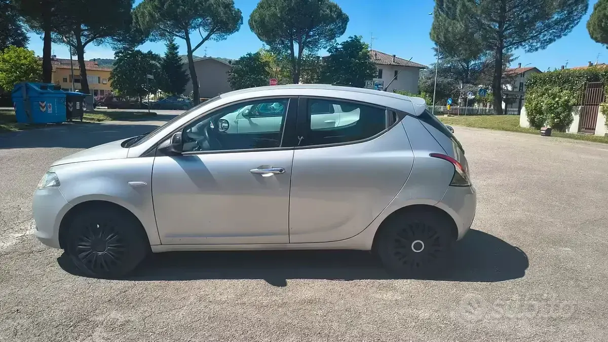 Usata Lancia Ypsilon 80 CV (58 kW) 2013 Grigio Utilitaria