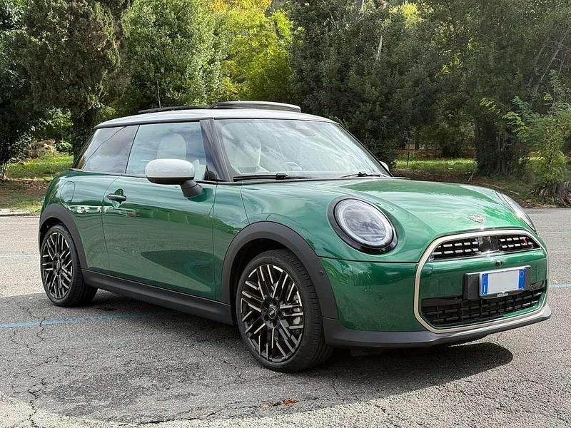 Verde Usata 2024 Mini Cooper S Favoured Due volumi | 33.400 € (Buon prezzo) - Immagine 1/4