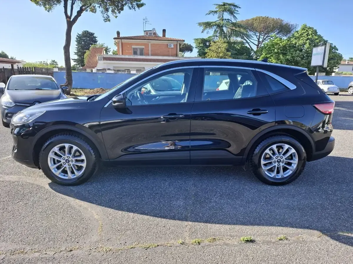 Usata Ford Kuga 120 CV (88 kW) 2021 Nero SUV