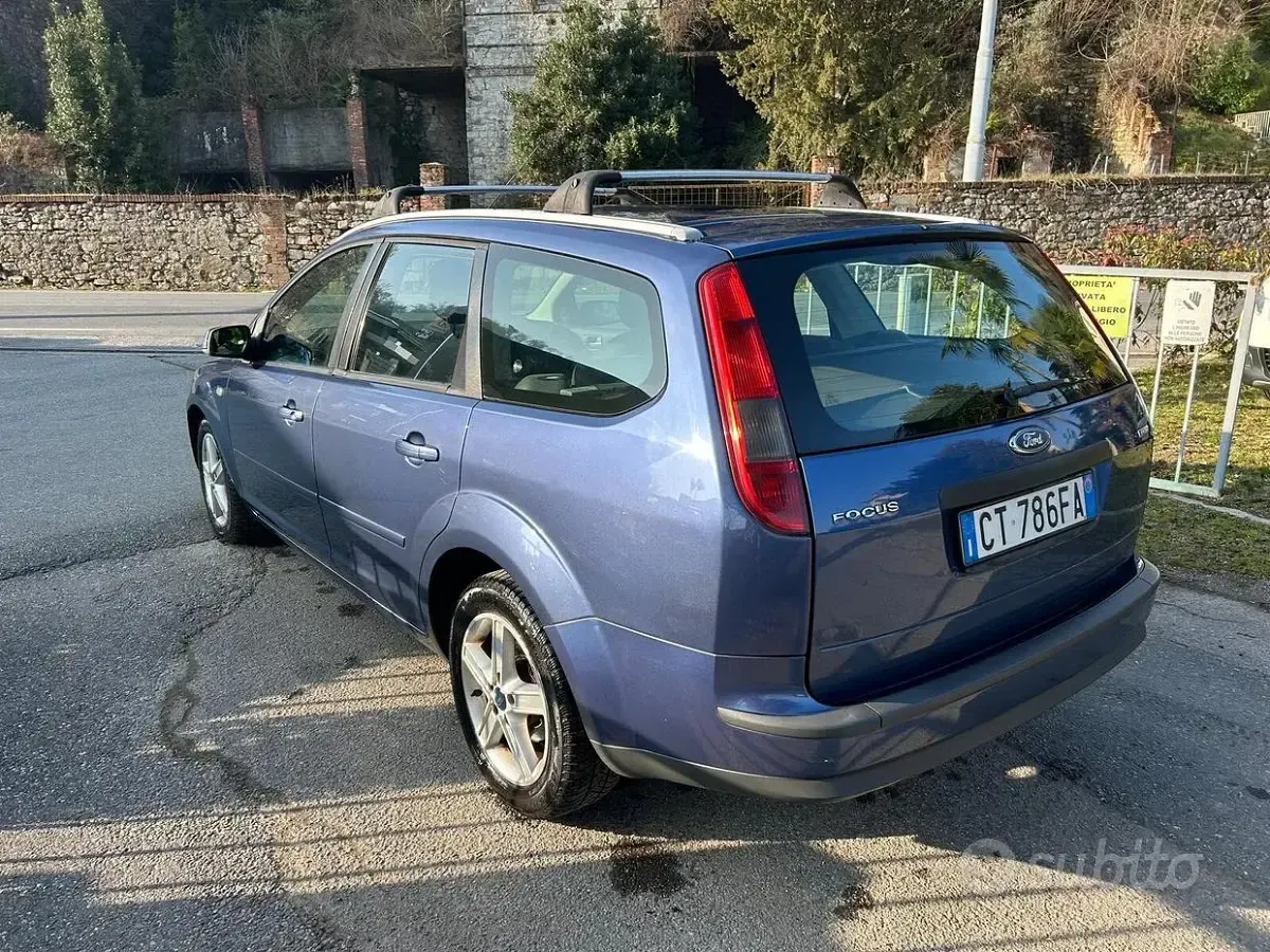 Usata Ford Focus Ghia 116 CV (85 kW) 2005 Bluazzurro Station wagon