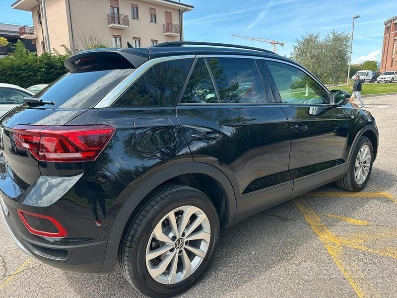 Usata VW T-Roc Life 116 CV (85 kW) 2024 Nero SUV