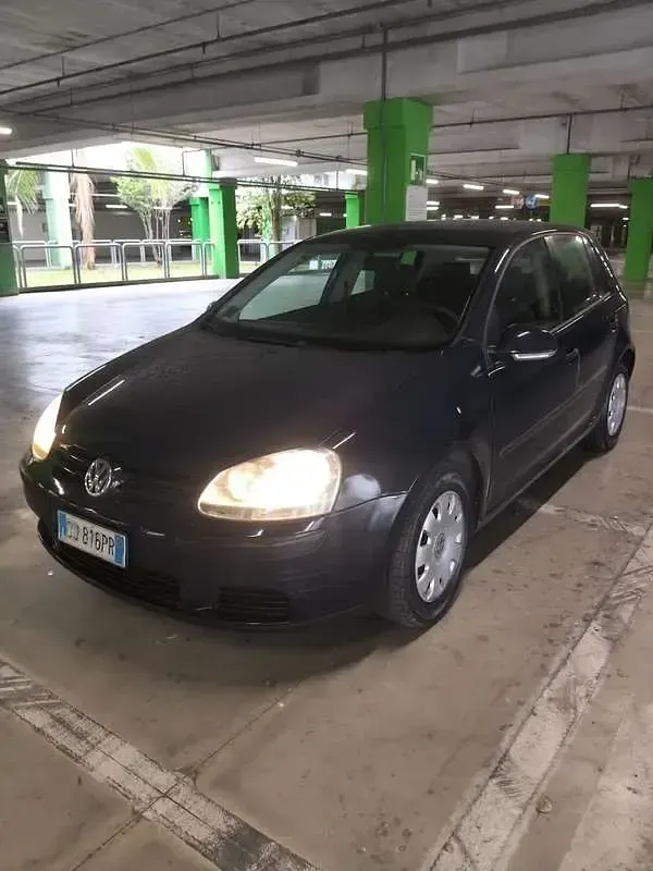 Usata VW Golf V Comfortline 105 CV (77 kW) 2007 Berlina