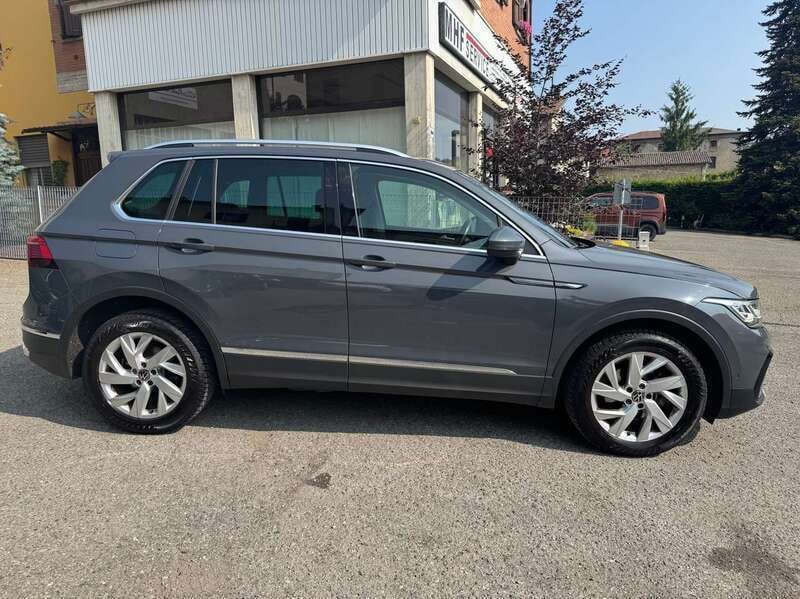 Usata VW Tiguan Elegance 150 CV (110 kW) 2021 Delfingrau metallic SUV
