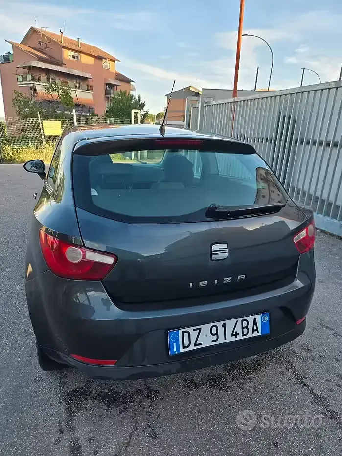 Usata Seat Ibiza 85 CV (62 kW) 2010 Grigio