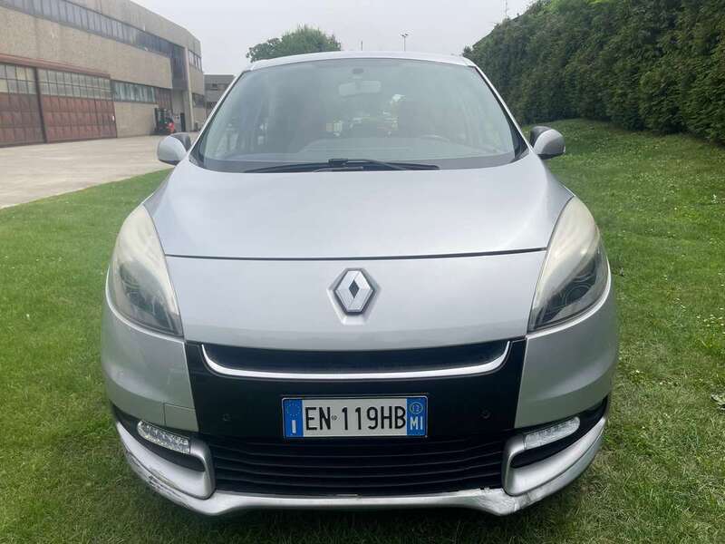 Usato 2012 Renault Scénic III 1.6 Benzin 110 CV (5.990 €)