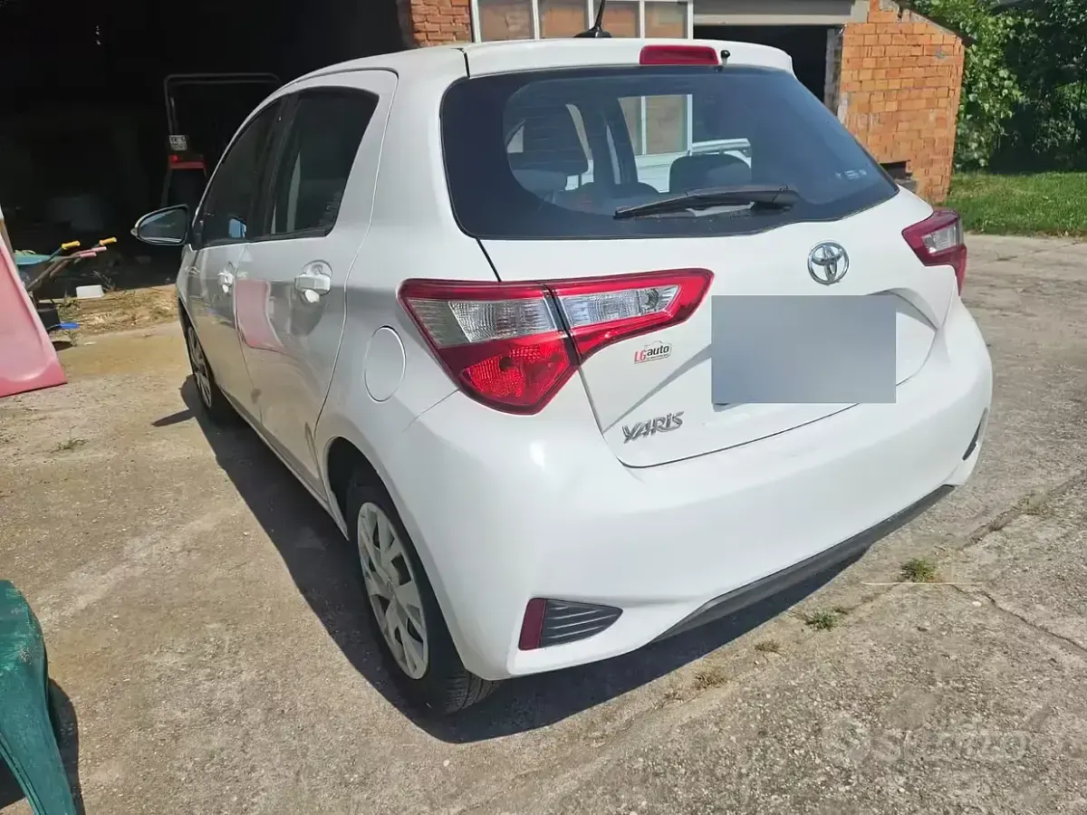 Usata Toyota Yaris 72 CV (52 kW) 2021 Bianco Utilitaria