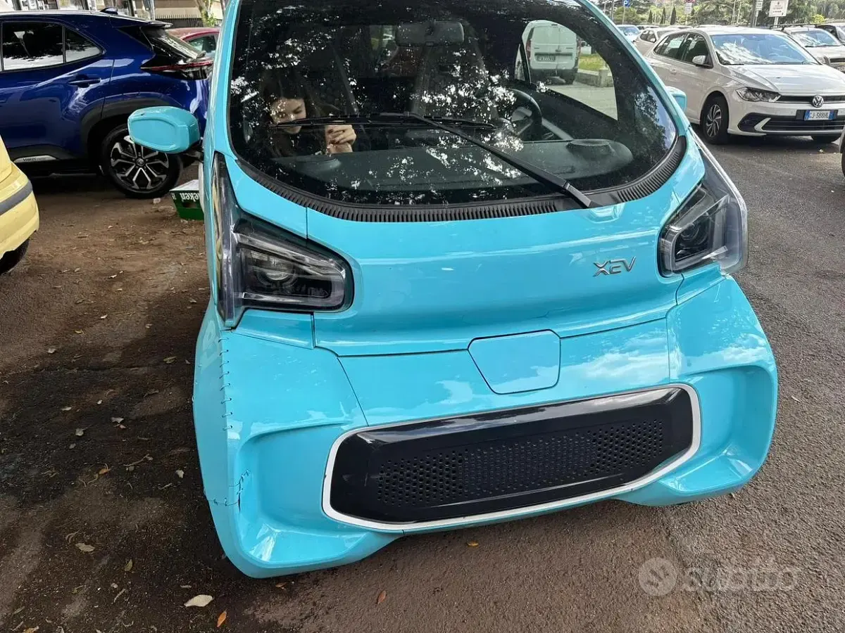 Usata XEV Yoyo 7 kW (10 CV) 2022 Blu Utilitaria
