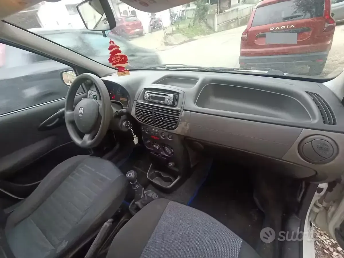 Usata Fiat Punto 60 CV (44 kW) 2010 Utilitaria