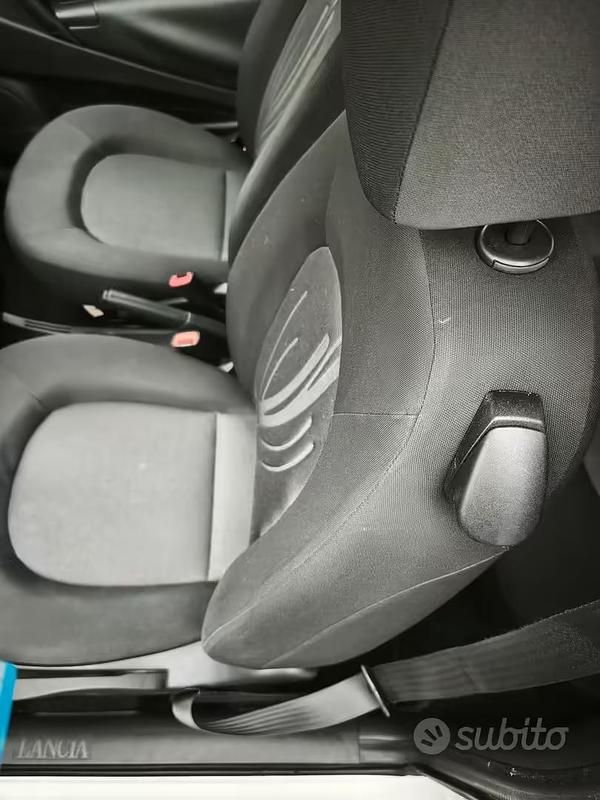 Usata Lancia Ypsilon 69 CV (50 kW) 2011 Bianco Utilitaria