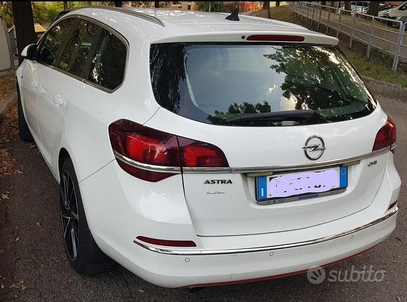 Usata Opel Astra 136 CV (100 kW) 2015 Bianco Station wagon