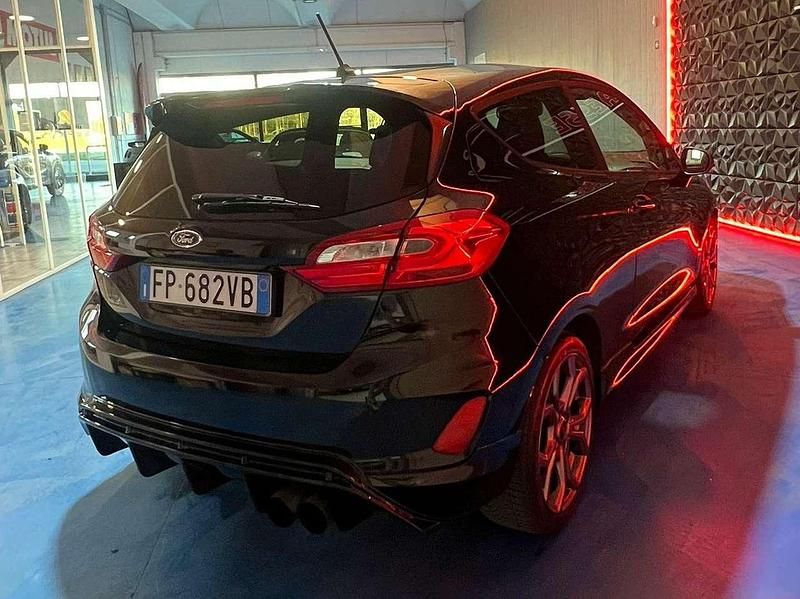 Usata Ford Fiesta ST-Line 101 CV (74 kW) 2018 Nero Utilitaria