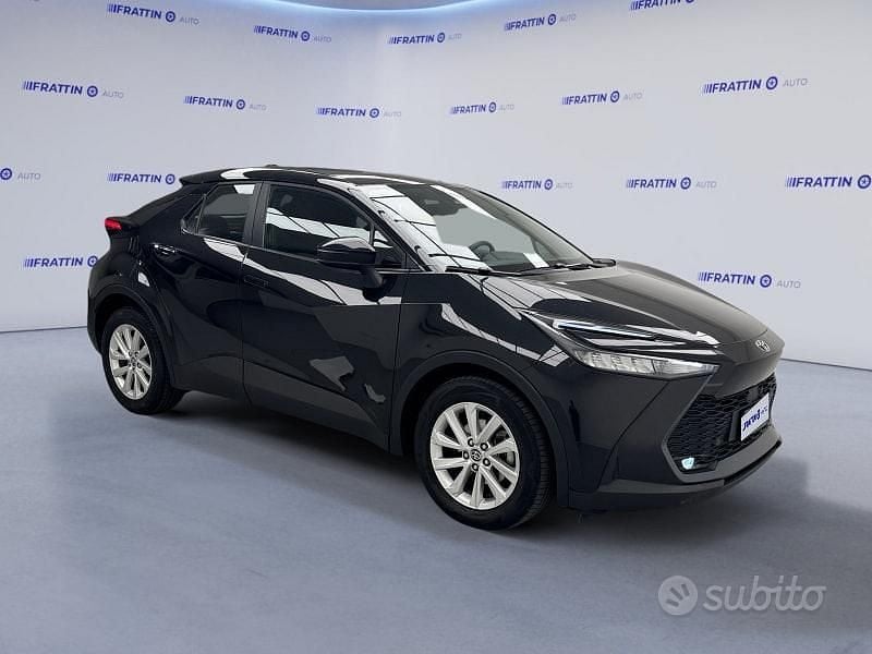 Second-hand Toyota C-HR Active 193 CP (141 kW) 2024 Negru SUV