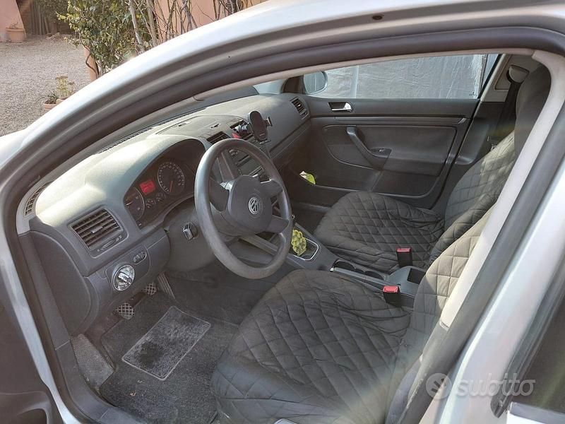 Usata VW Golf IV 105 CV (77 kW) 2005 Berlina