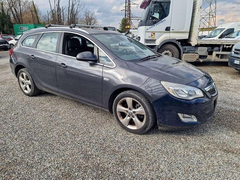 Usata Opel Astra Cosmo 110 CV (80 kW) 2011 Station wagon