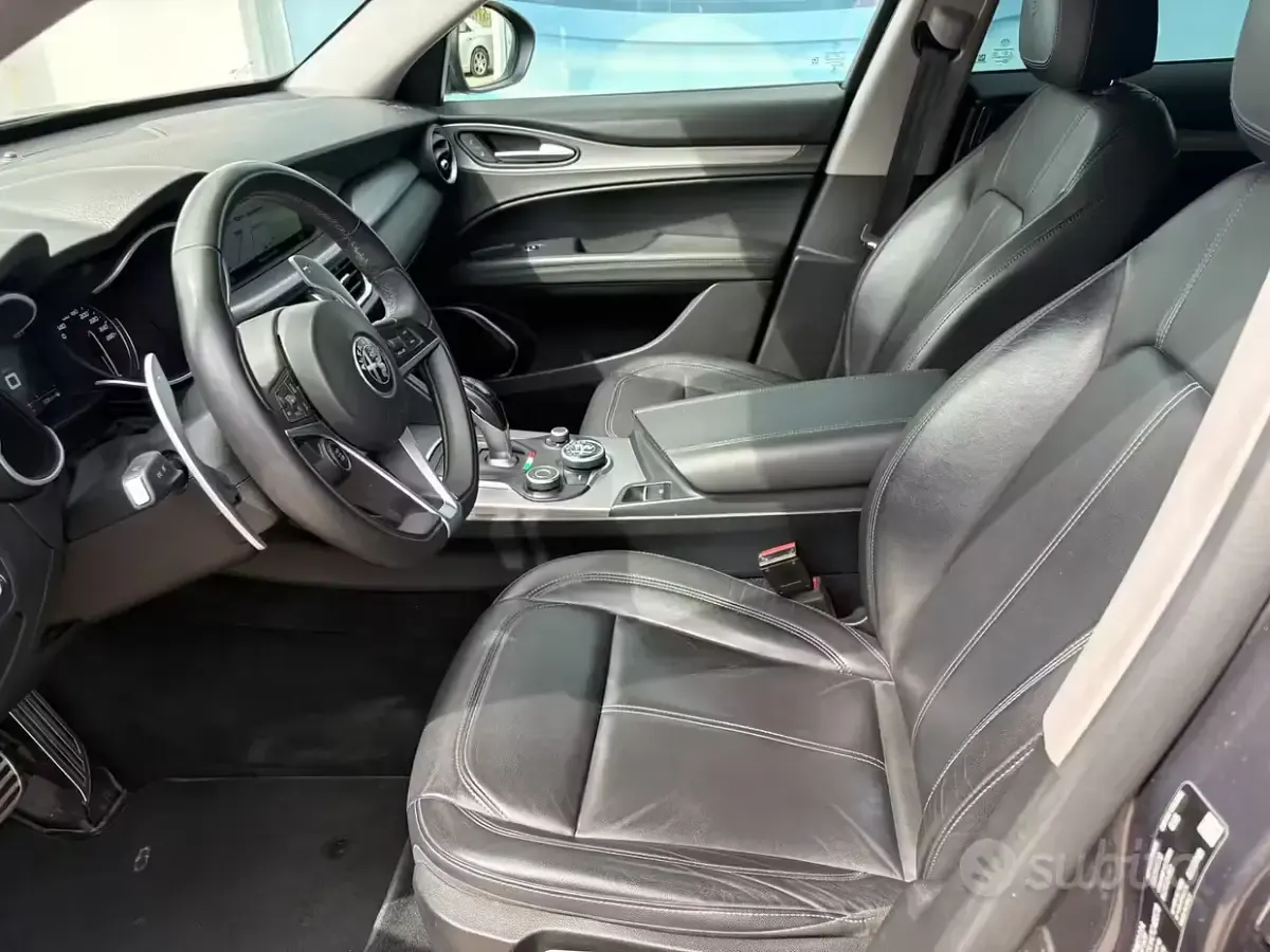 Usata Alfa Romeo Stelvio 209 CV (153 kW) 2019 Grigio SUV
